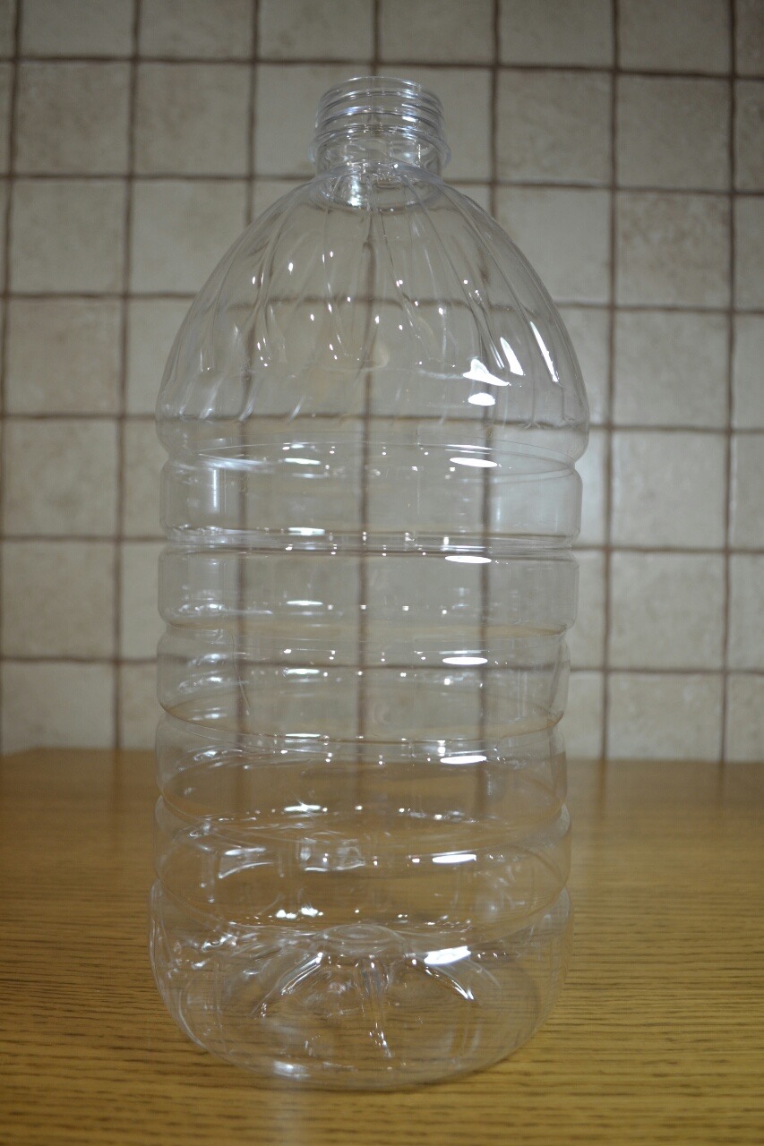 пет пляшка на 4,5л