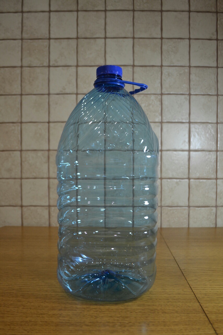 пет пляшка на 10л